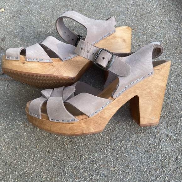 MIA Shoes - Suede Platform Clog Sandals in Taupe